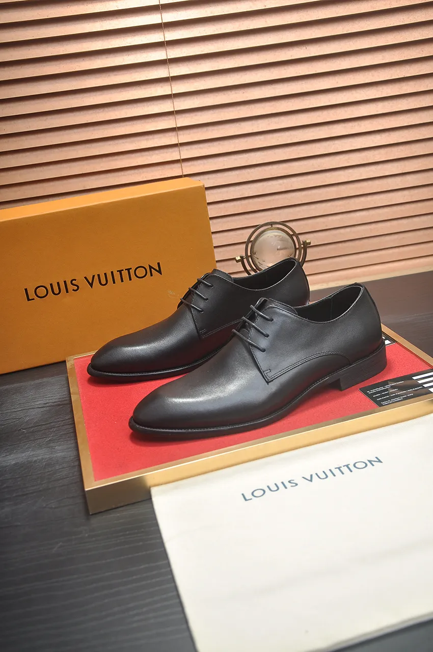 Men's men's shoes 💰540💶 [LV] (original single cowhide lining) 🍀LV's latest genuine leather business suit shoes are launched simultaneously on the official website. The first-layer cowhide imported from Italy is made of heavy gold, 💥official website 1:1 rubber outsole. Versatile to wear, high-end without losing class, and the color combination is extraordinary. This four-season style is alluring when worn on your feet, showing off your big-name flair. Standard code 38-45 (45 customized)